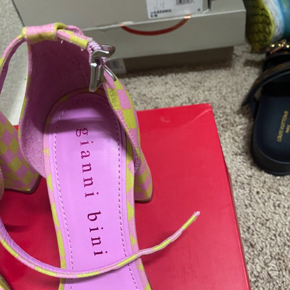 Shoes - Picture 3 of 4